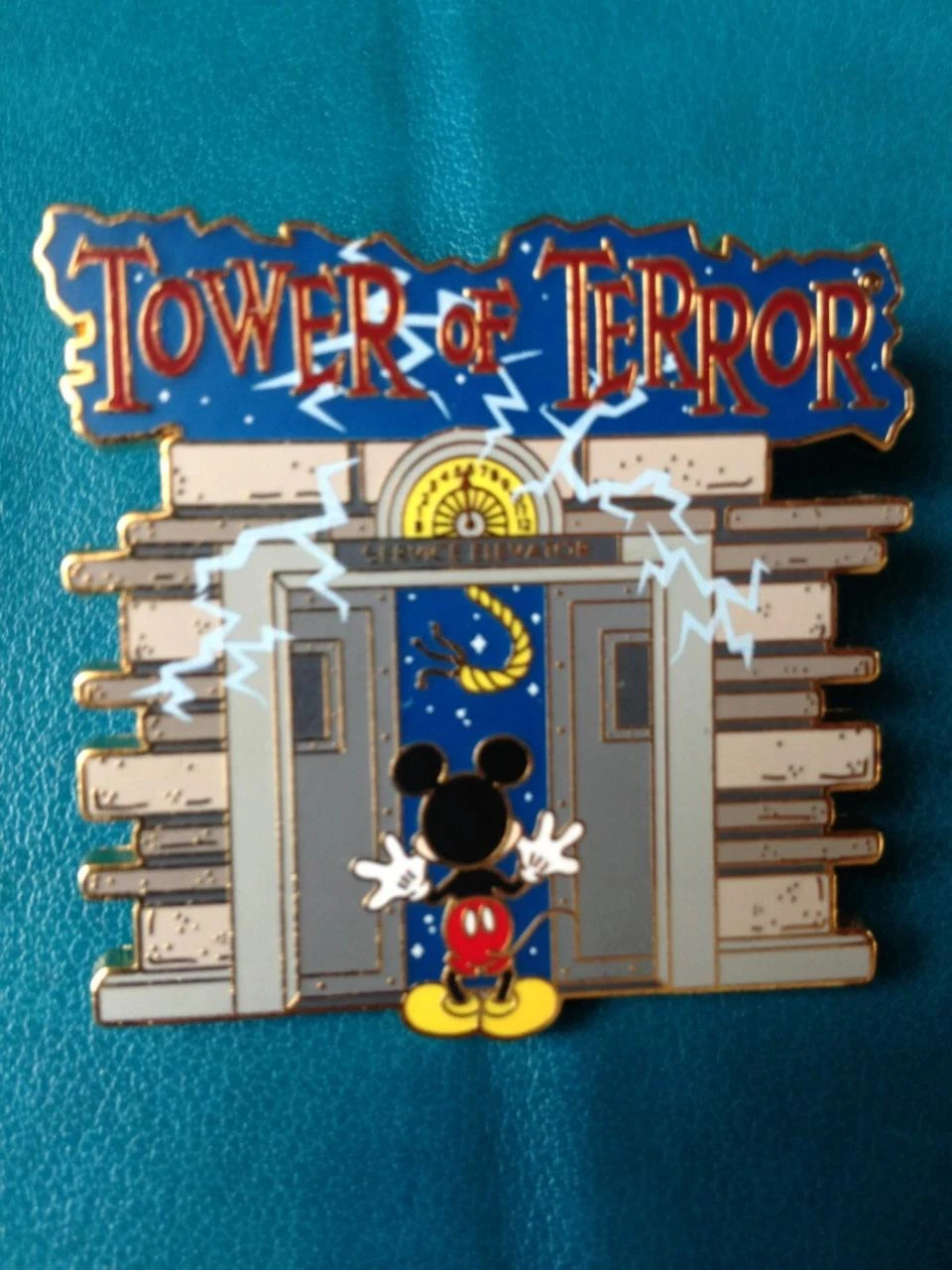 Rare Pins Disney Disneyland Paris : Mickey devant ascenseur de hotel tower of te
